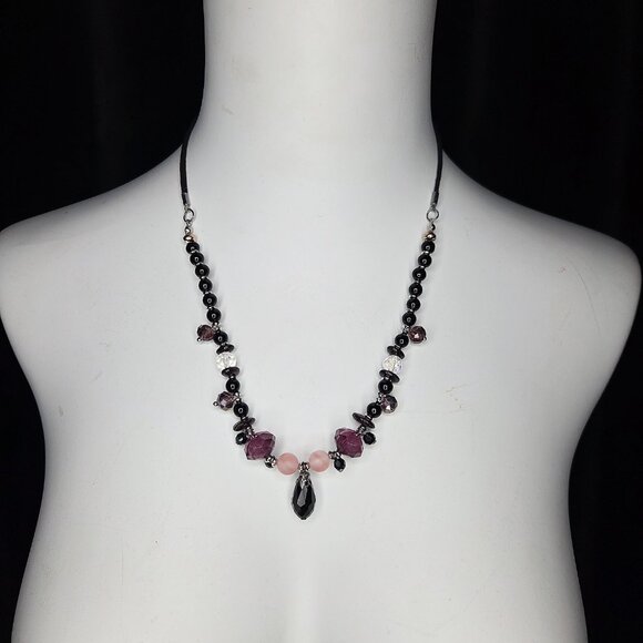 Victorian-inspired gemstone beaded necklace - Garnet and cherry quartz -handmade - Picture 7 of 7